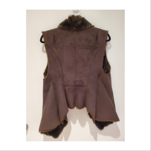 BEBE reversible brown fur vest - Picture 3 of 4